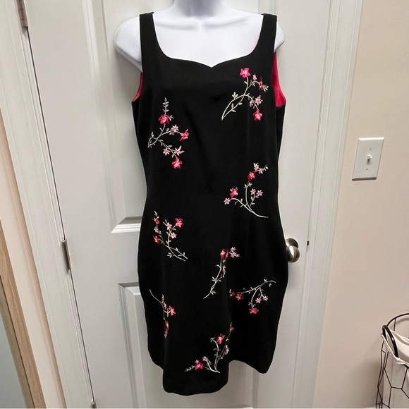 Vintage Sara Spencer embroidered black dress with pink flowers size 10 - Picture 1 of 8